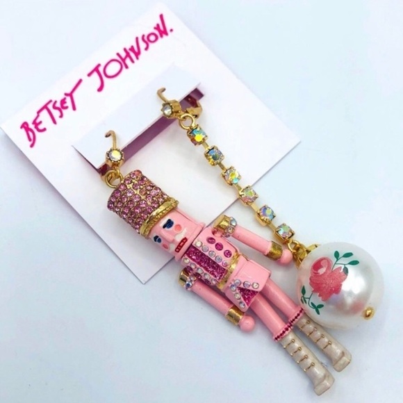 BETSEY JOHNSON Christmas Holiday Mismatched Nutcracker & Pearl Earrings NEW NWT - Picture 1 of 4